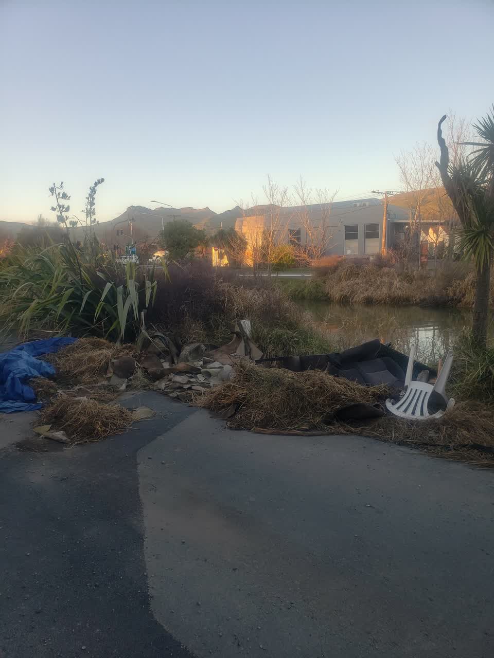 The photograph attached to this rubbish/recycling report