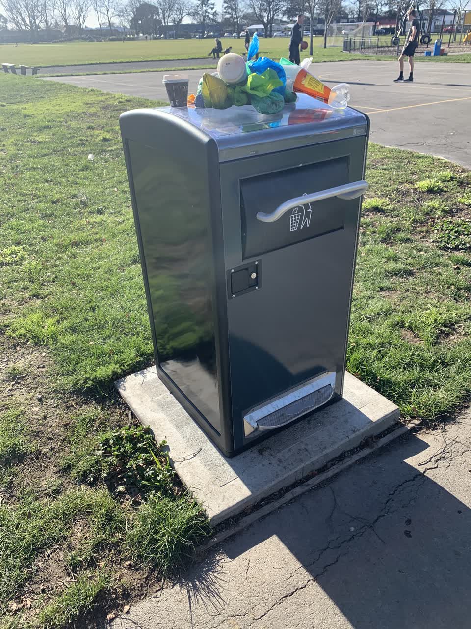 The photograph attached to this rubbish/recycling report