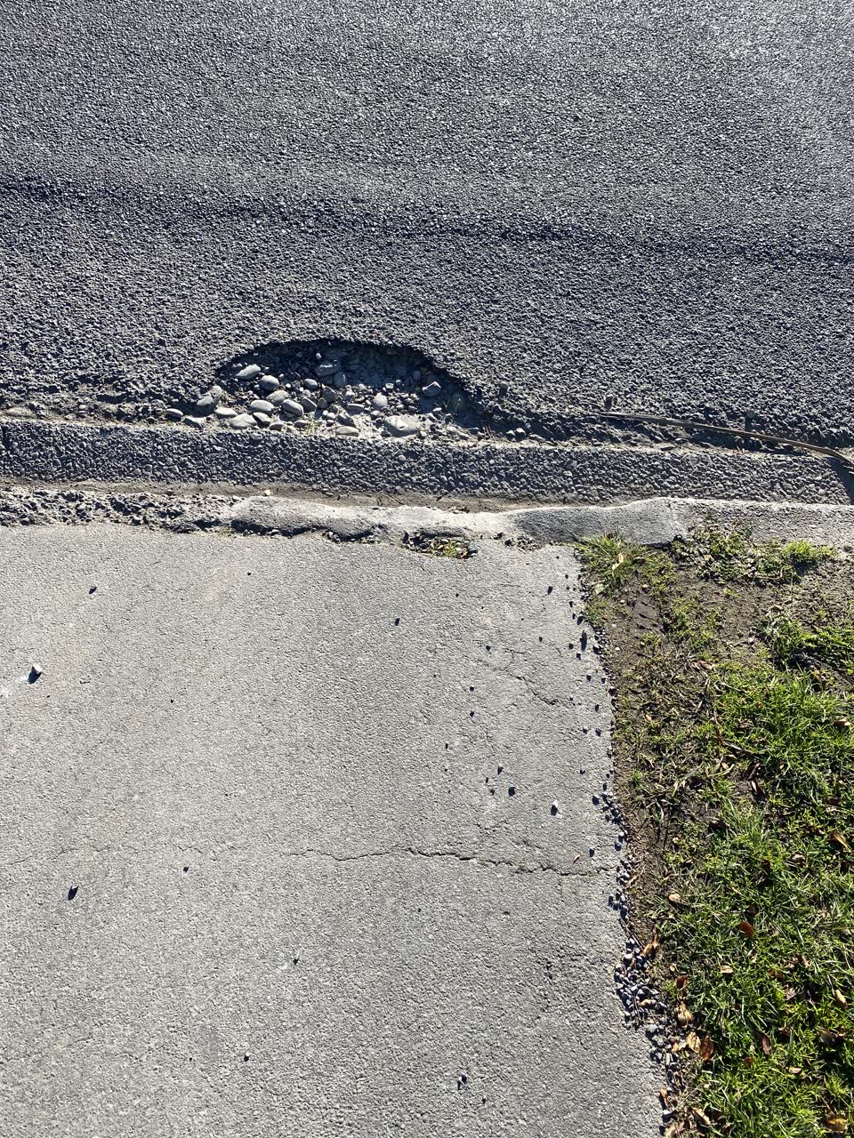 The photograph attached to this roading/streets report