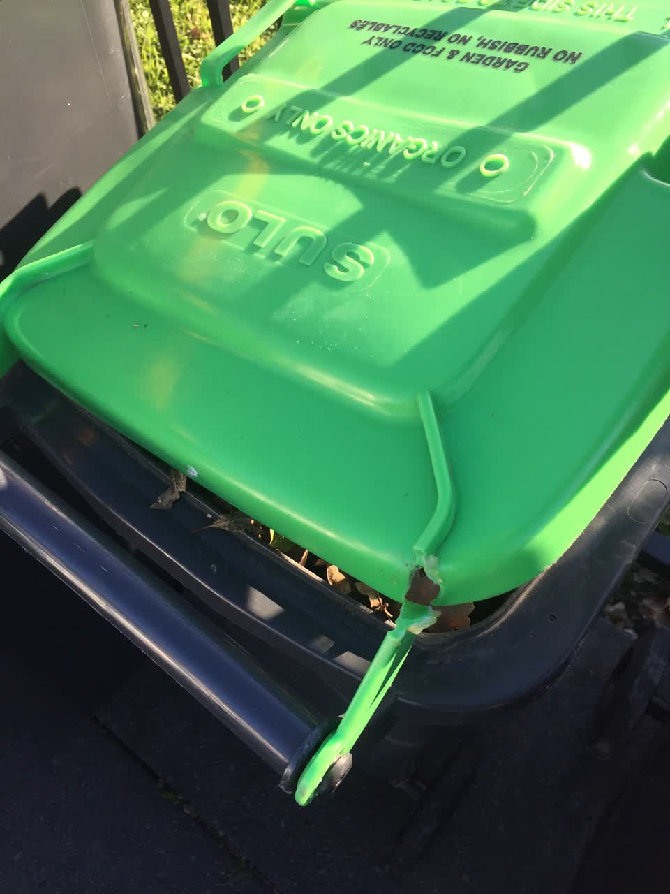 The photograph attached to this rubbish/recycling report