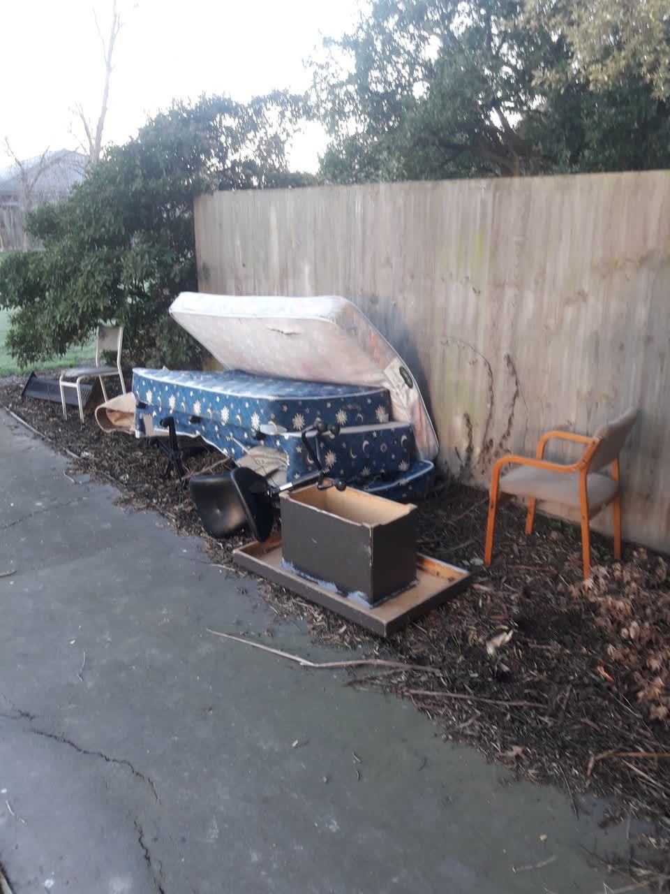 The photograph attached to this rubbish/recycling report
