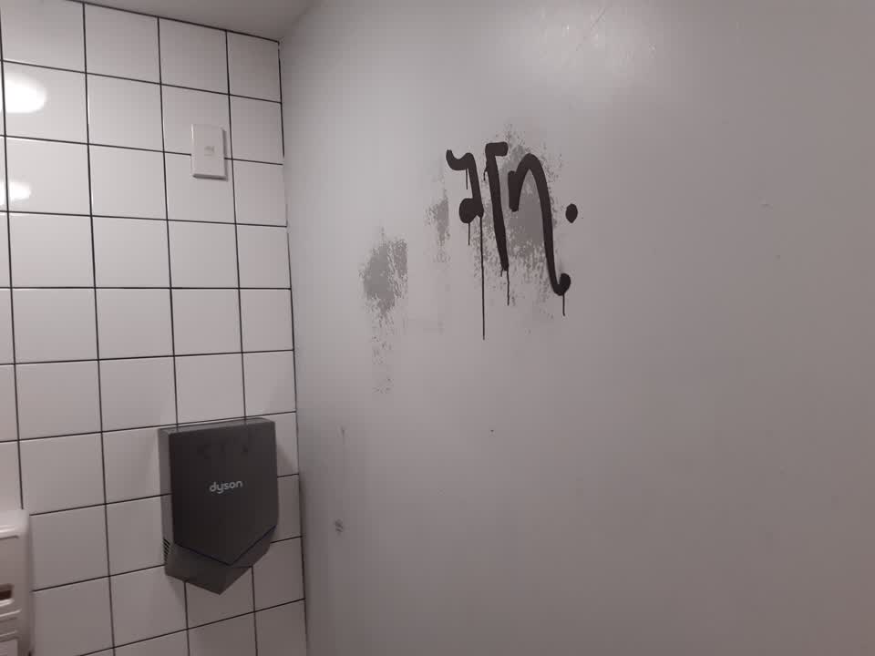 The photograph attached to this graffiti report