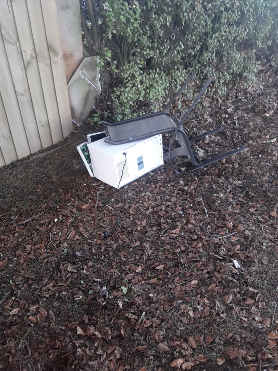 The photograph attached to this rubbish/recycling report