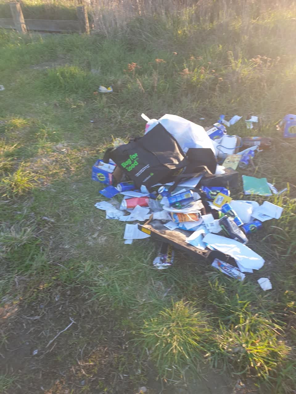 The photograph attached to this rubbish/recycling report