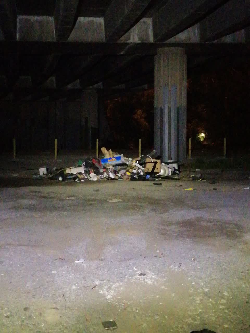 The photograph attached to this rubbish/recycling report