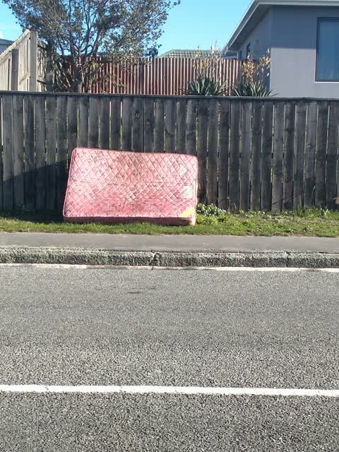 Rubbish/Recycling, a report photo