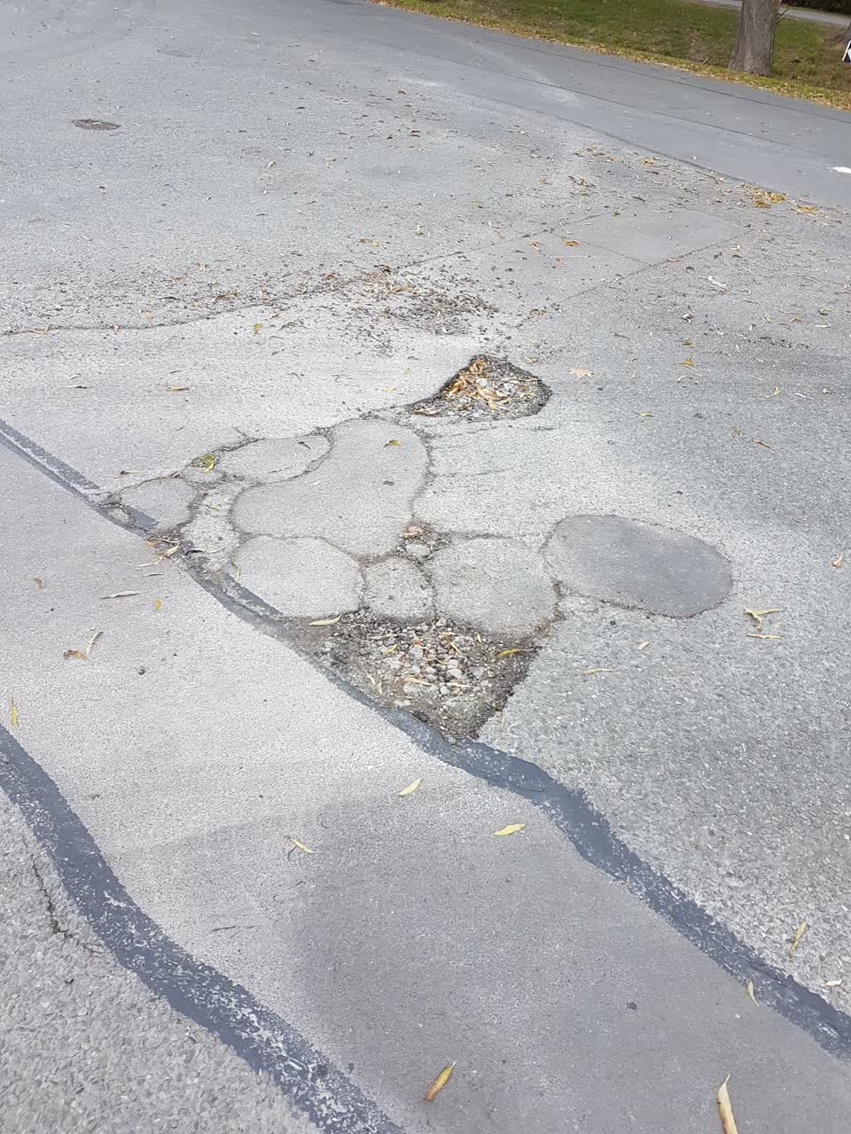 The photograph attached to this roading/streets report