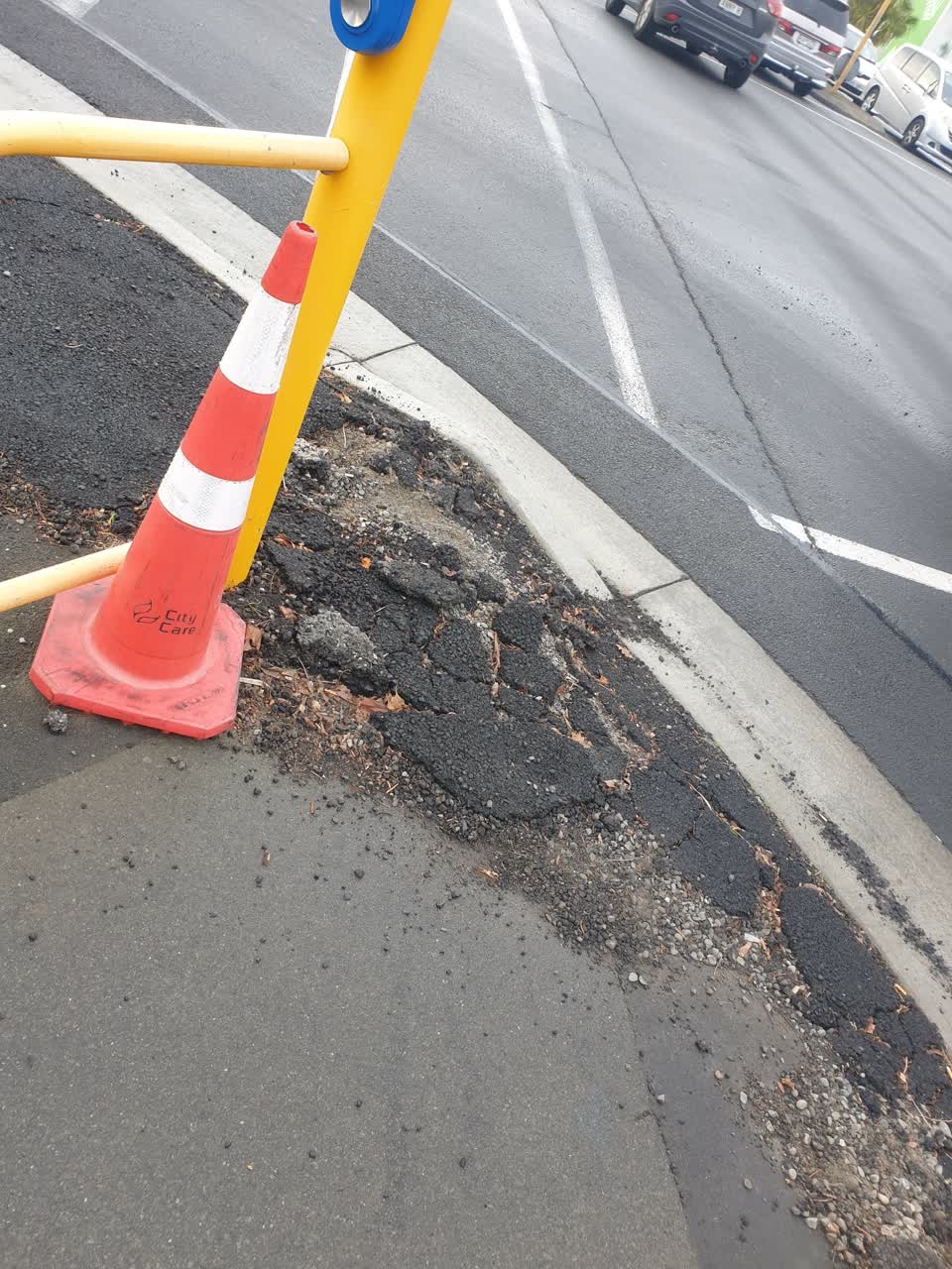 The photograph attached to this roading/streets report