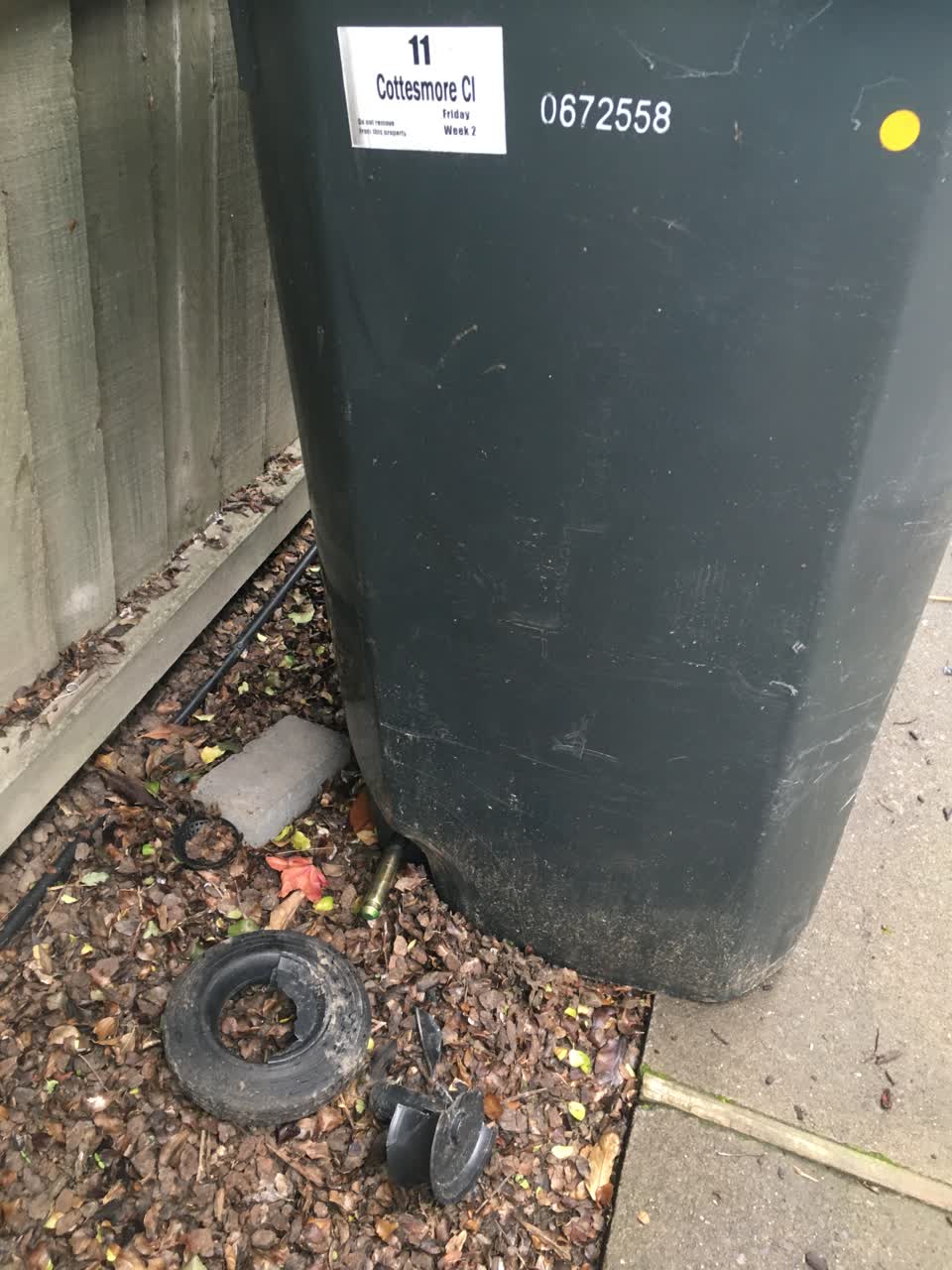 The photograph attached to this rubbish/recycling report