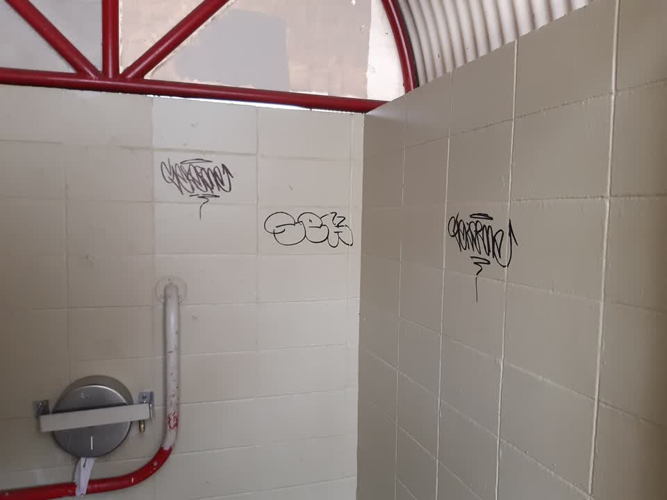The photograph attached to this graffiti report