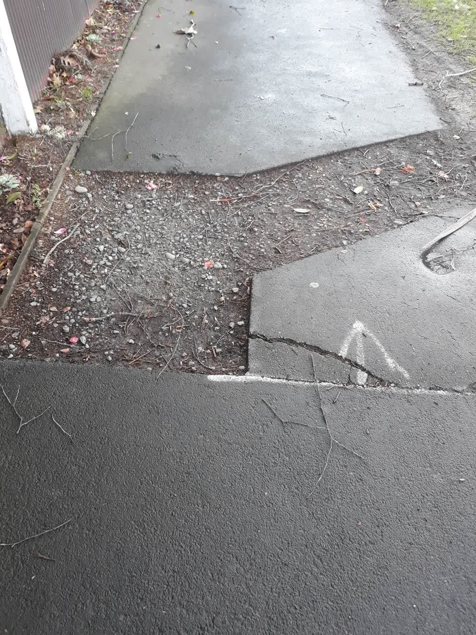 The photograph attached to this roading/streets report
