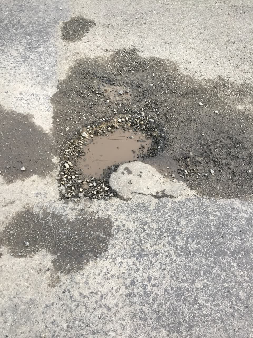 The photograph attached to this roading/streets report
