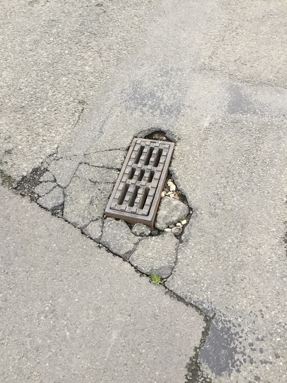 The photograph attached to this roading/streets report