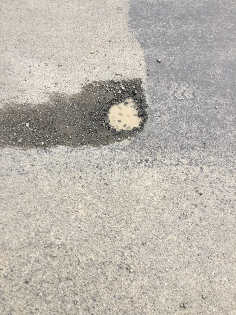 The photograph attached to this roading/streets report