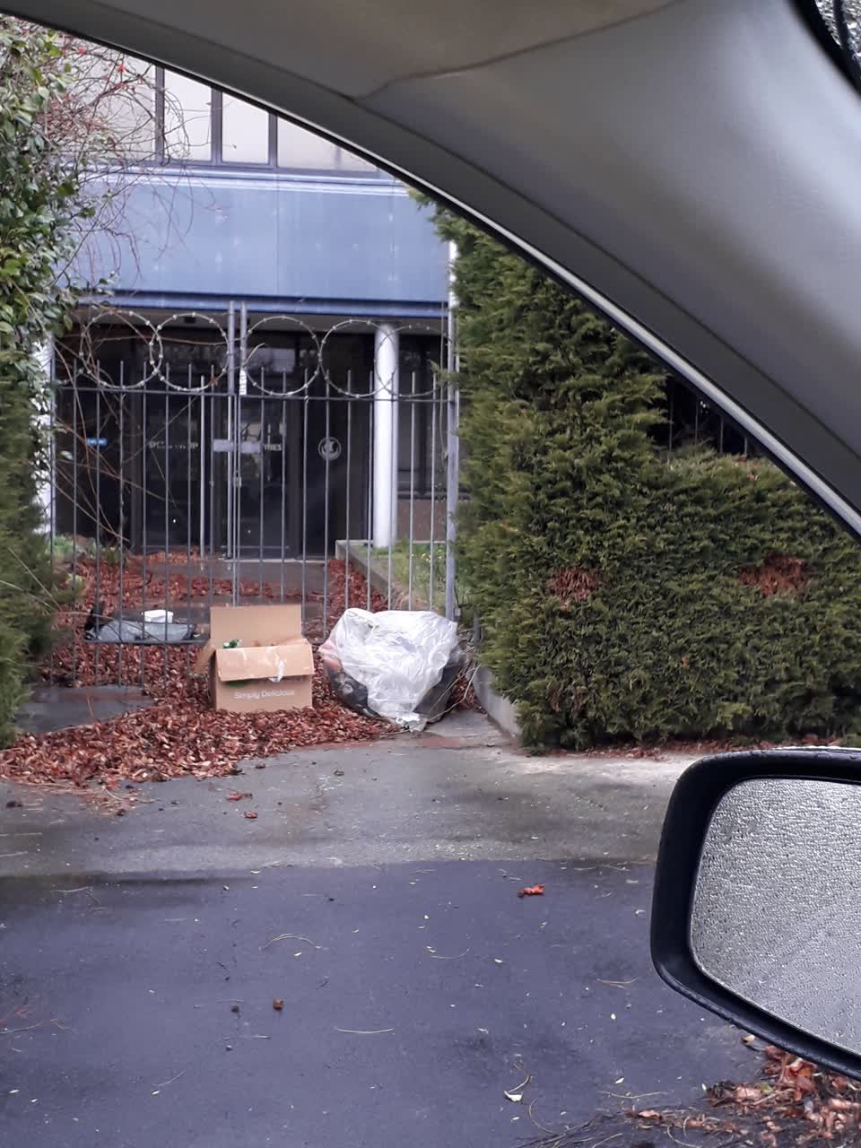 The photograph attached to this rubbish/recycling report