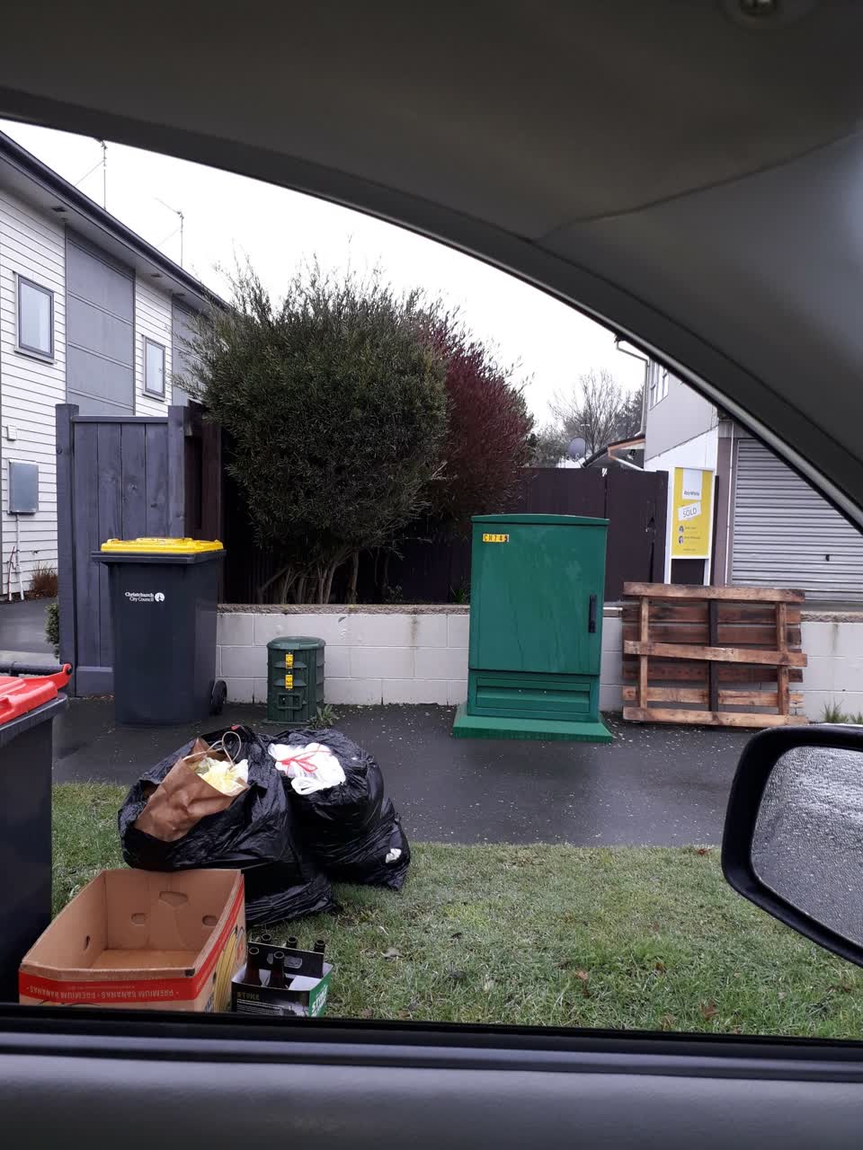 The photograph attached to this rubbish/recycling report