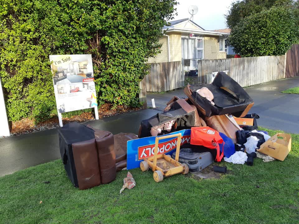 The photograph attached to this rubbish/recycling report