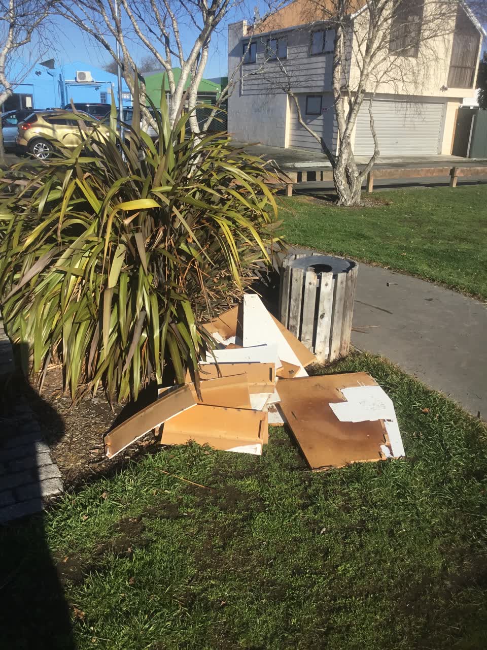 The photograph attached to this rubbish/recycling report