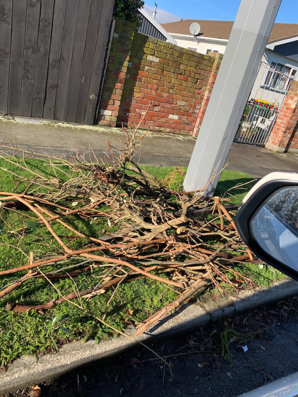 The photograph attached to this rubbish/recycling report