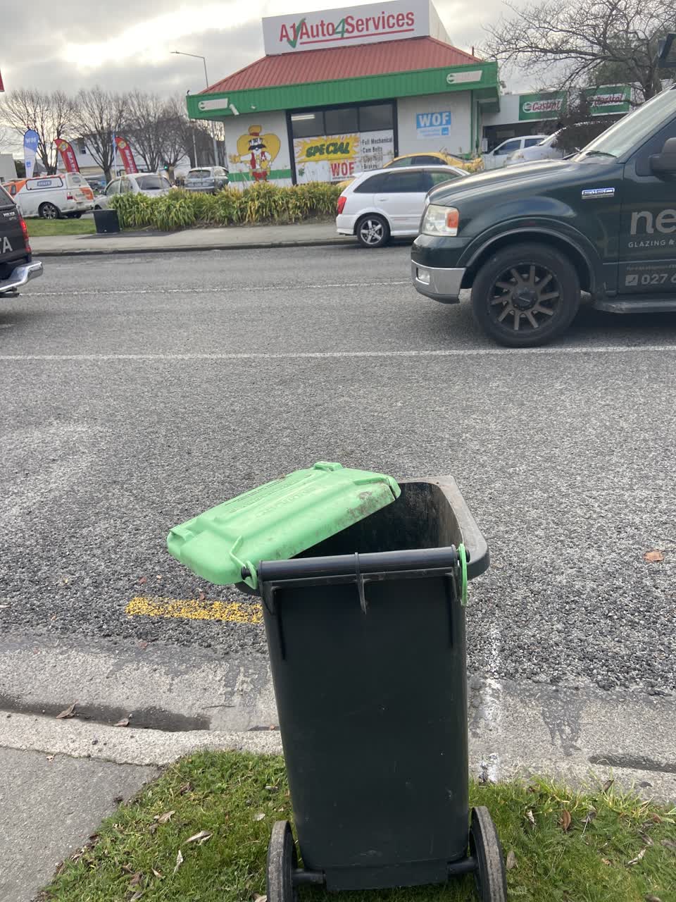 The photograph attached to this rubbish/recycling report