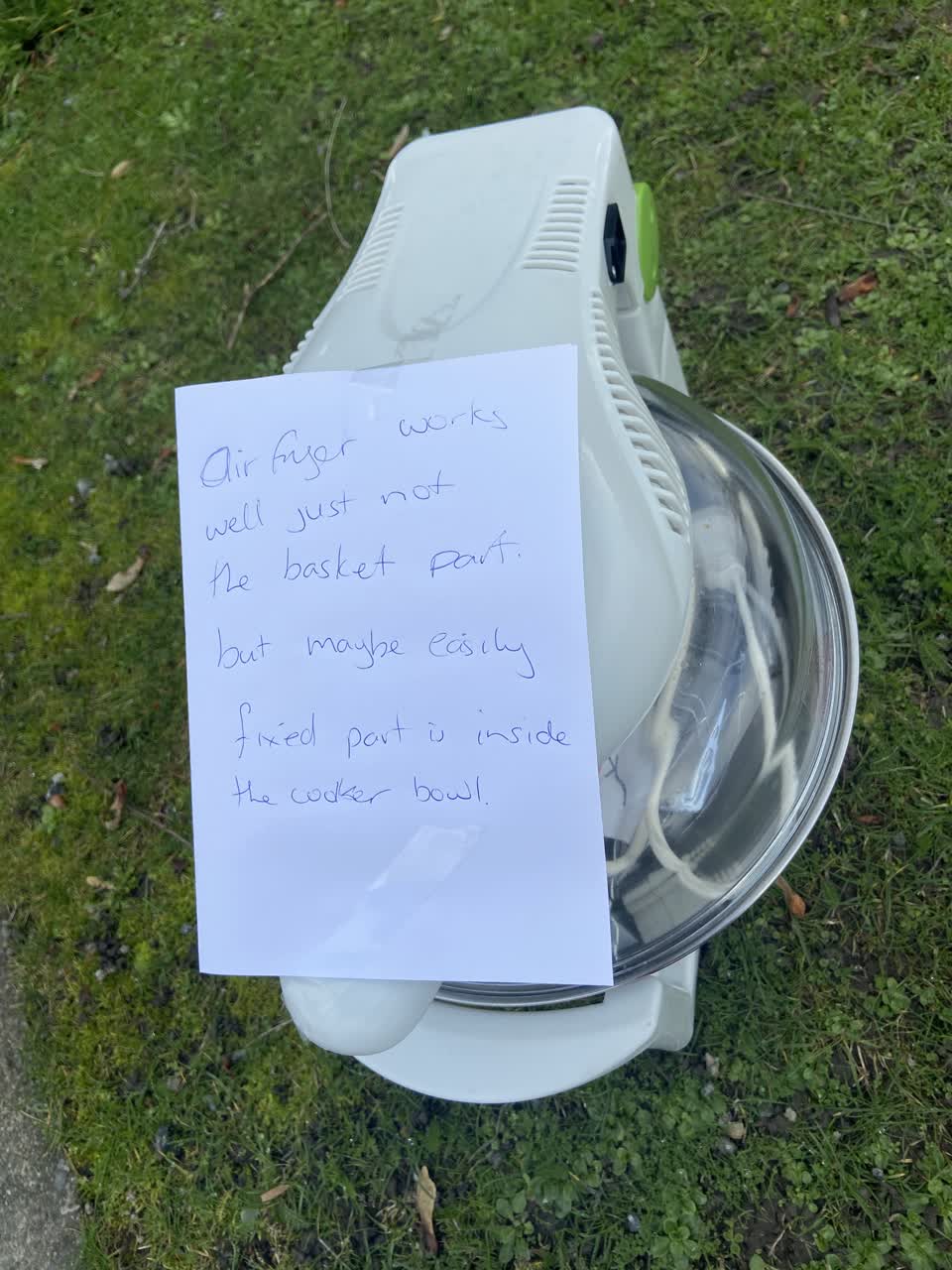 The photograph attached to this rubbish/recycling report