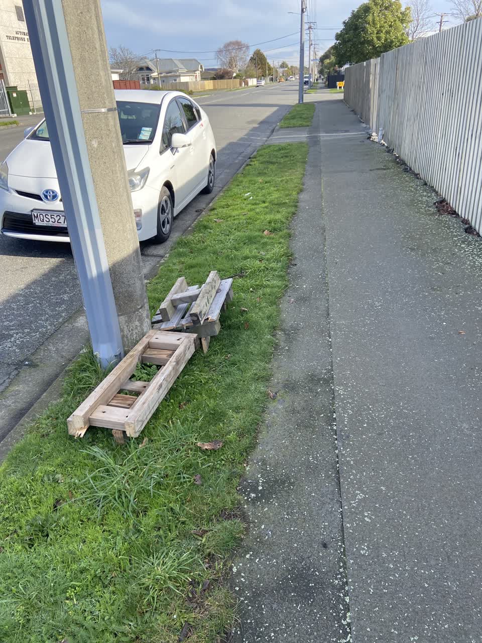 The photograph attached to this rubbish/recycling report