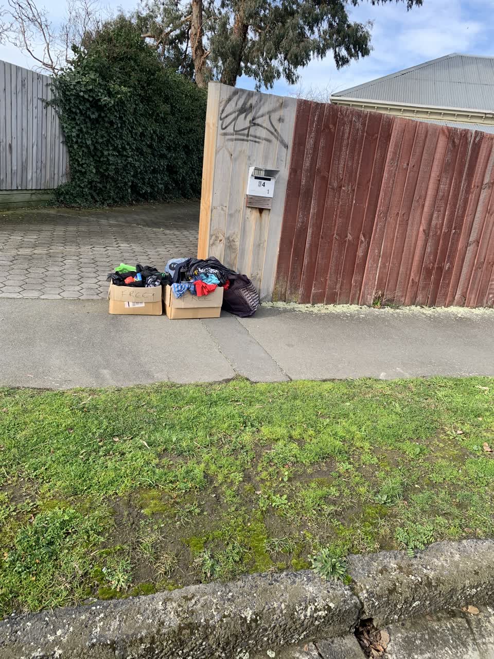 The photograph attached to this rubbish/recycling report