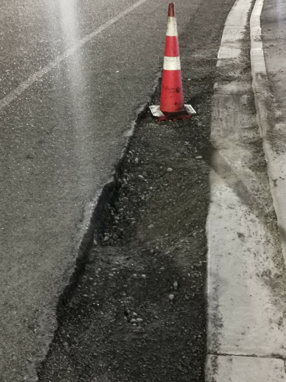 The photograph attached to this roading/streets report