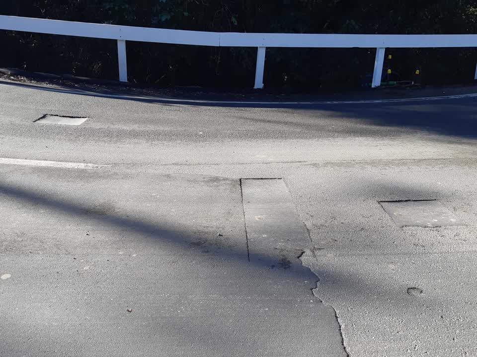 The photograph attached to this roading/streets report