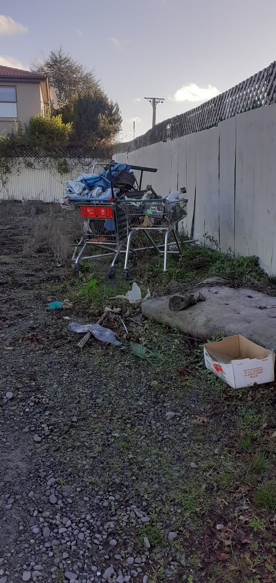 The photograph attached to this rubbish/recycling report