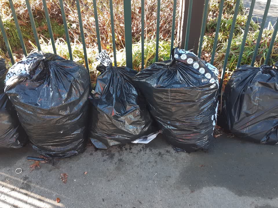 The photograph attached to this rubbish/recycling report