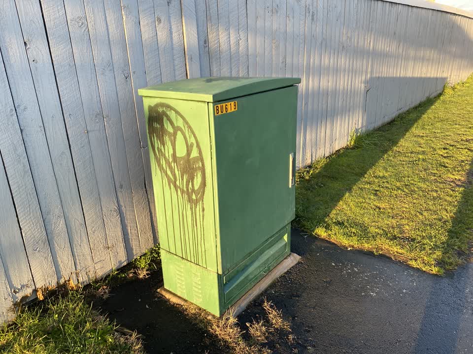 The photograph attached to this graffiti report