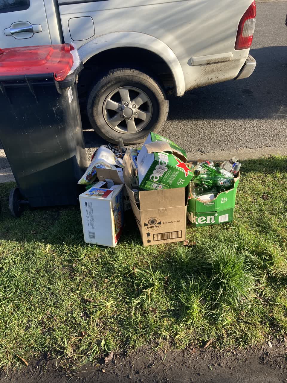 The photograph attached to this rubbish/recycling report