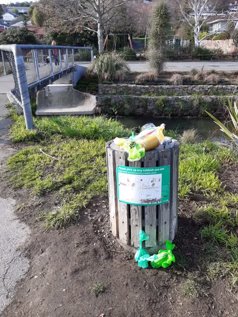 Rubbish/Recycling, a report photo