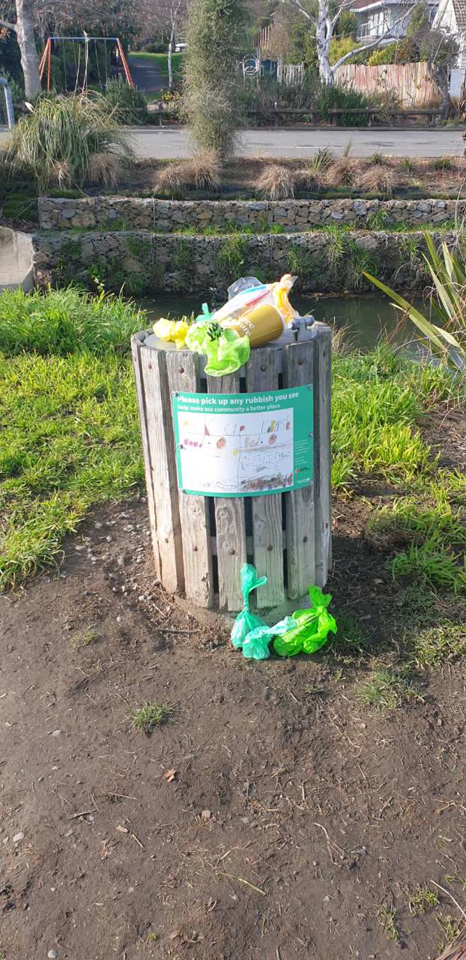 The photograph attached to this rubbish/recycling report