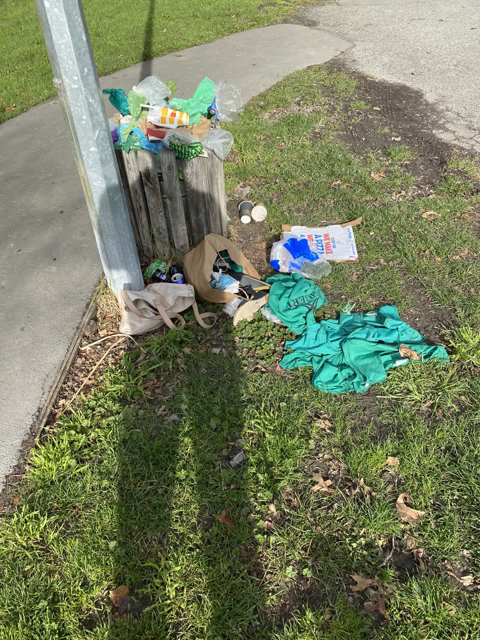 The photograph attached to this rubbish/recycling report