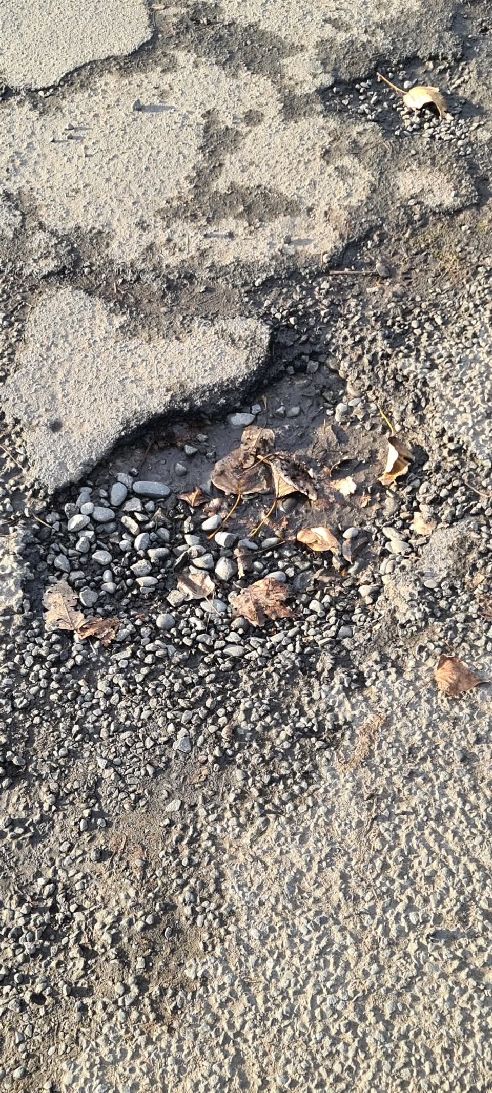 The photograph attached to this roading/streets report