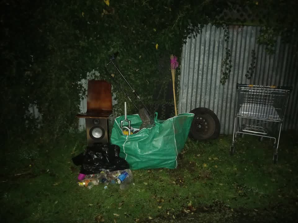 The photograph attached to this rubbish/recycling report