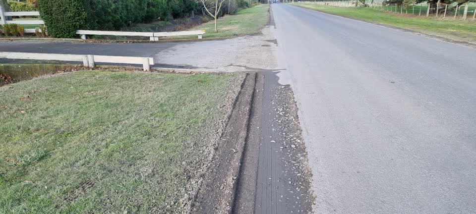 The photograph attached to this roading/streets report