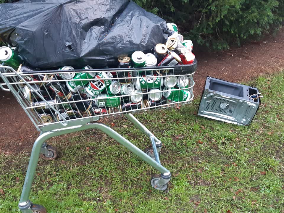 The photograph attached to this rubbish/recycling report