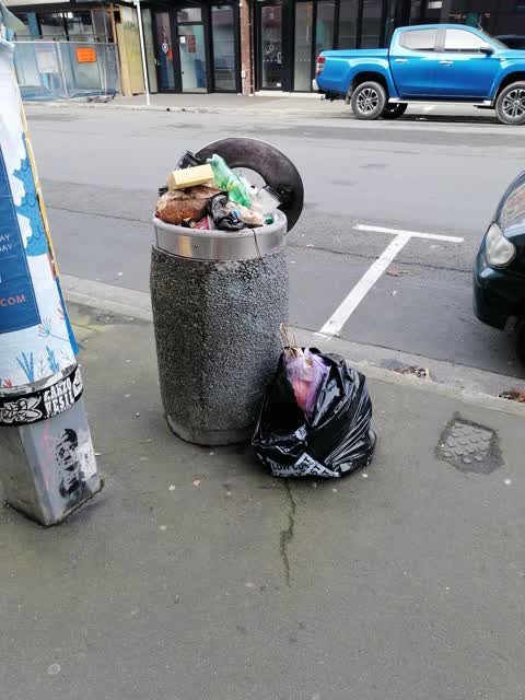 Rubbish/Recycling, a report photo