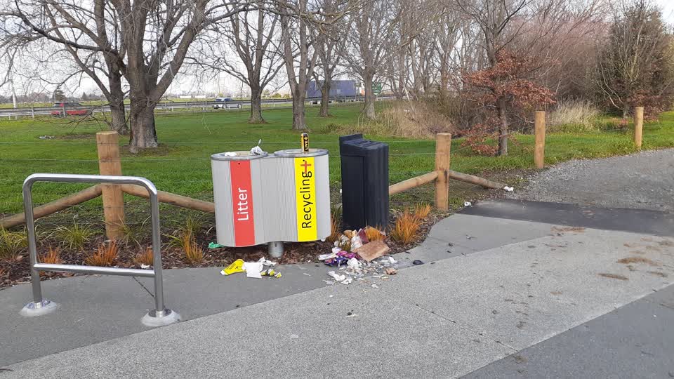 The photograph attached to this rubbish/recycling report