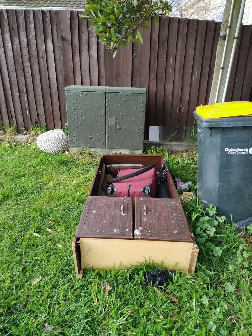 The photograph attached to this rubbish/recycling report