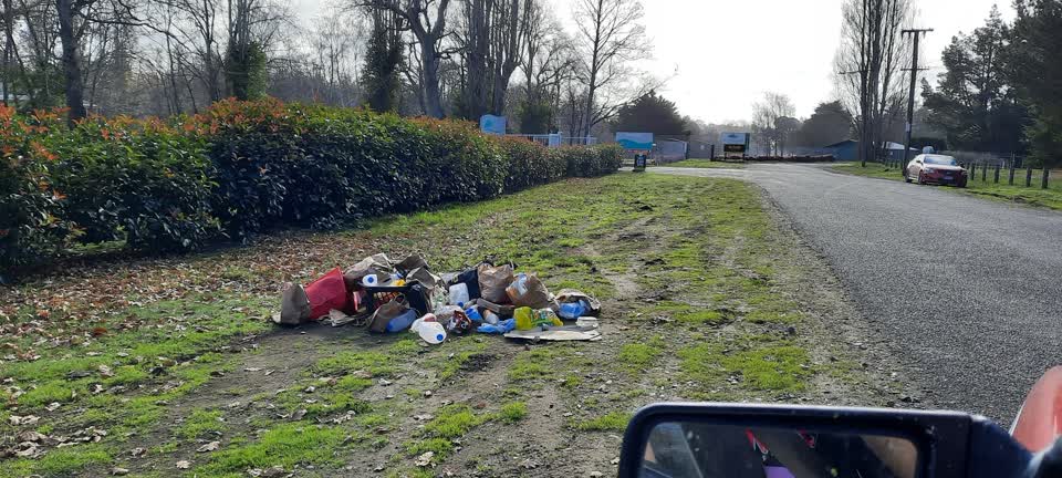 The photograph attached to this rubbish/recycling report
