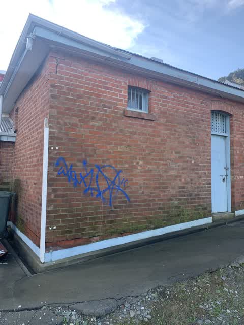 Graffiti, a report photo