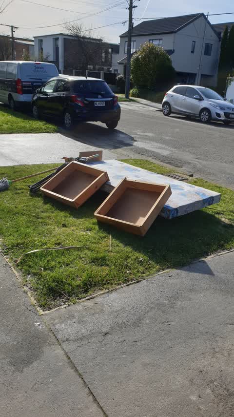 Rubbish/Recycling, a report photo