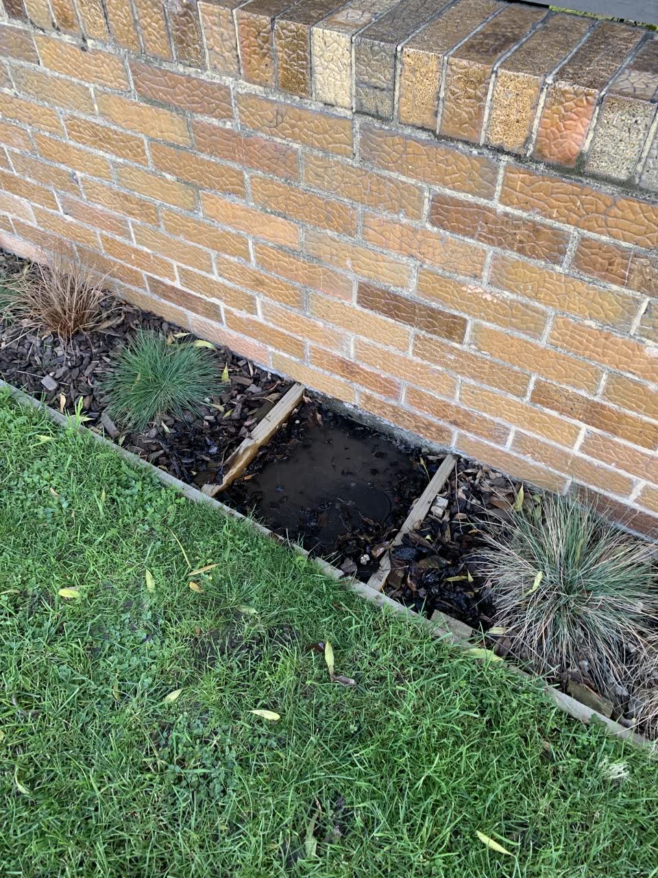 The photograph attached to this sewer - leak / blockage report