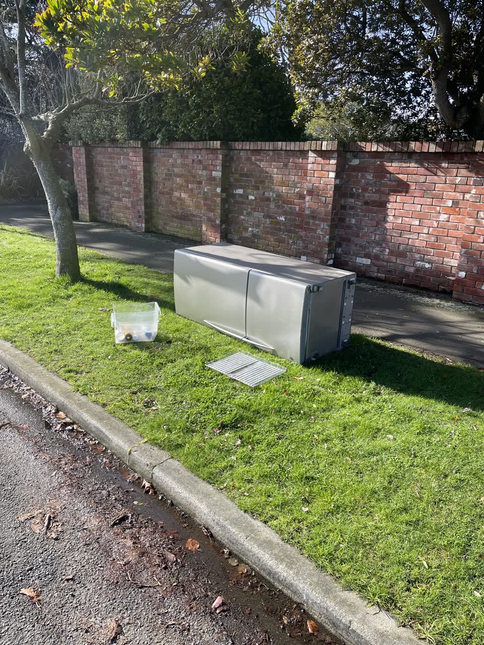 The photograph attached to this rubbish/recycling report