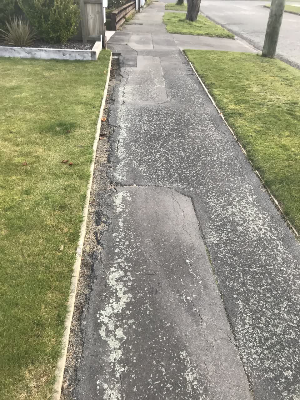 The photograph attached to this roading/streets report