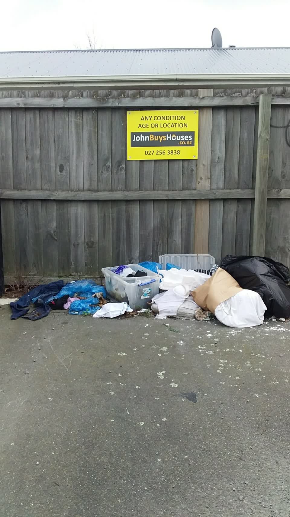 The photograph attached to this rubbish/recycling report